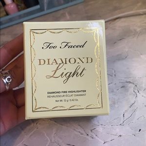 Too Faced Diamond Light highlighter ✨
